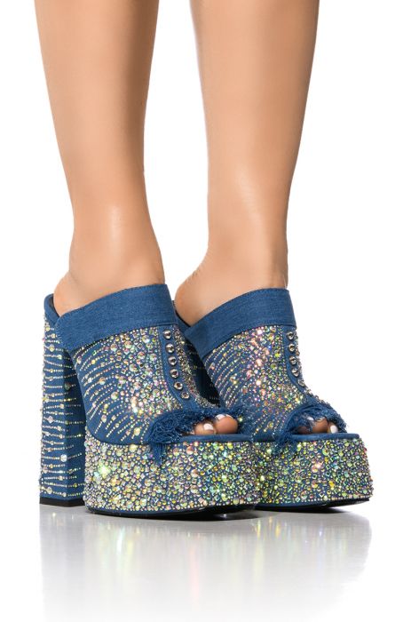 AZALEA WANG BALLIN OUT EMBELLISHED CHUNKY PLATFORM MULE IN DENIM