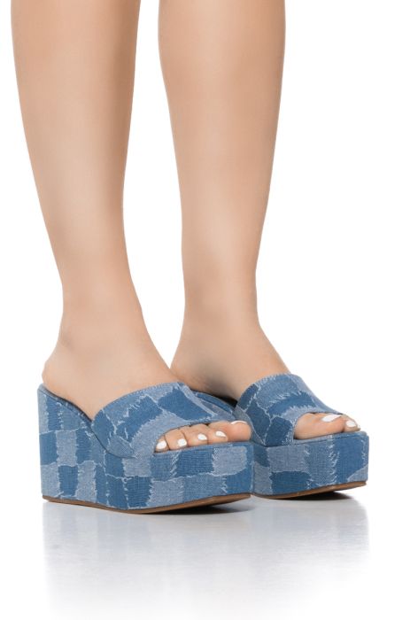 AZALEA WANG BANAS DENIM PATCHWORK FLATFORM SANDAL IN DENIM