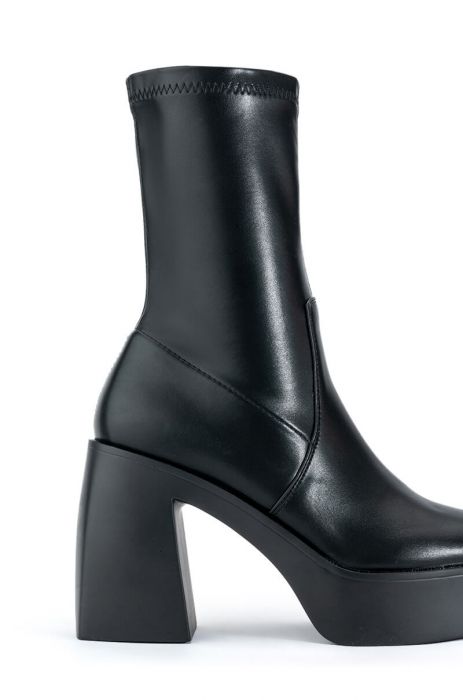 AZALEA WANG DANIELLE CHUNKY BOOTIE WITH 4 WAY STRETCH IN BLACK STRETCH