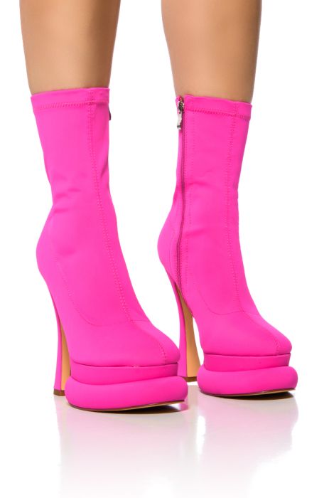 AZALEA WANG DELANIE FUCHSIA BOOTIE IN FUCHSIA