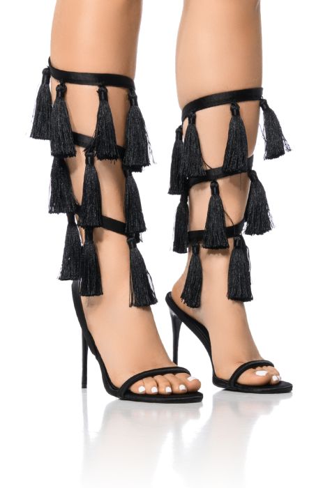 AZALEA WANG JAXON FRINGE SPIRAL SANDAL IN BLACK