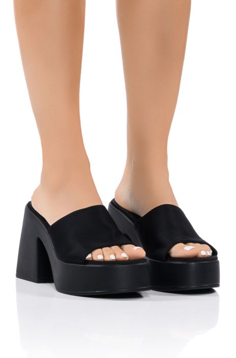 AZALEA WANG MILTON CHUNKY SANDAL IN BLACK