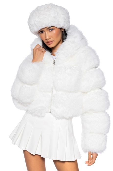 AZALEA WANG MUFFIN SOFT AND LUXE CROP FUR JACKET IN WHITE