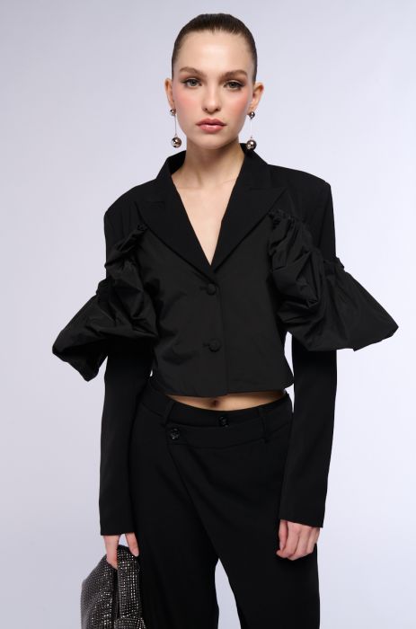 ILLUSION OFF DRAPED SHOULDER CROP BLAZER