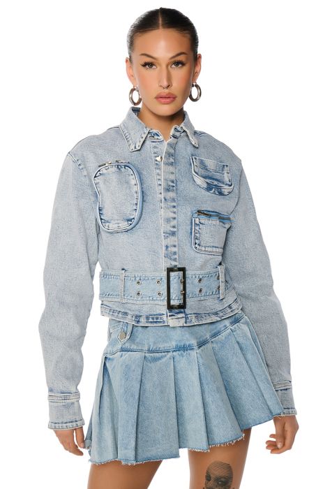 IT HAS POCKETS DENIM JACKET IN LIGHT BLUE DENIM