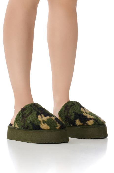 OFF THE CLOCK SHERPA CAMO SLIPPER