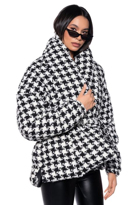 AZALEA WANG BREAKTHROUGH HOUNDSTOOTH WRAP PUFFER COAT in black white