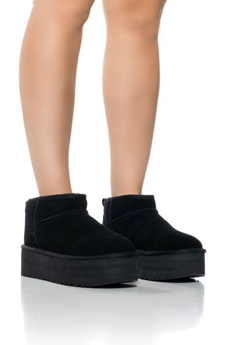 UGG CLASSIC ULTRA MINI PLATFORM BOOTIE IN BLACK